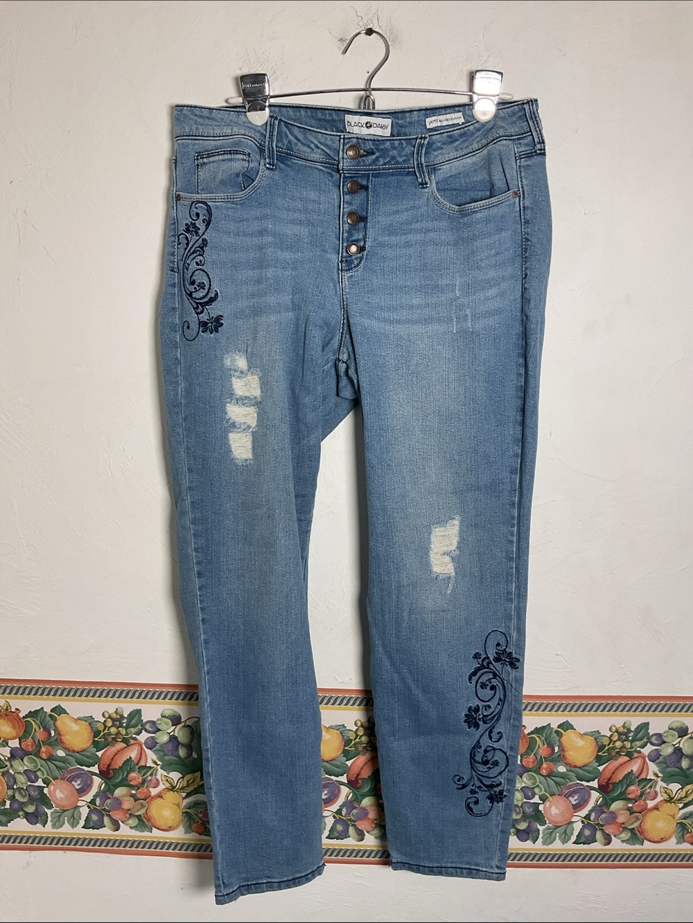 Black Daisy Jamie Relaxed Skinny Embroidered Button Fly Jeans Size 13/31